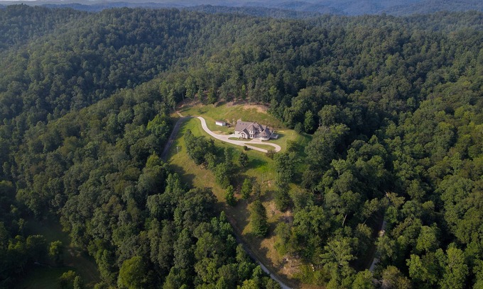 Martha Casa | Hidden Acres Escape: A Bluegrass Retreat