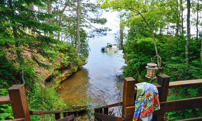 Washburn Casa | Hidden Cove Washburn Lake Home. Sleeps 6.