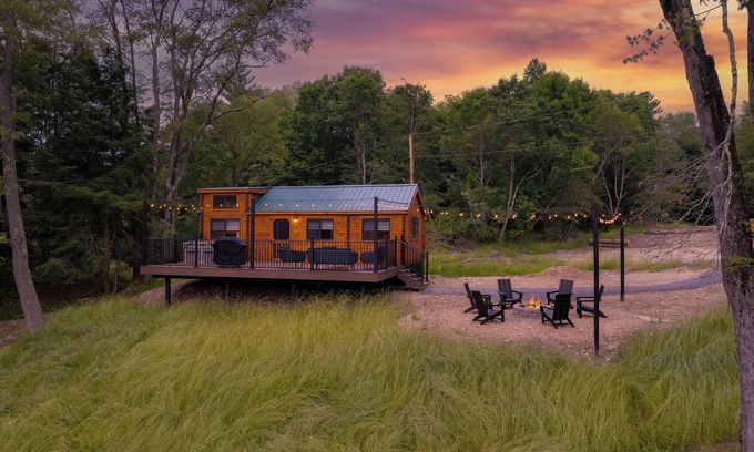 Shippenville Cabina | Hidden Creek Hideaway w/ Hot Tub & Views + Fire Pit