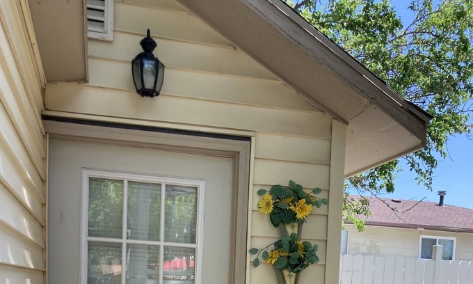 Wichita Apartamento | Hidden Gem! 1-bedroom studio, WIFI and Parking.