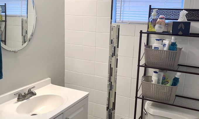Lauderdale Lakes Casa | HIDDEN GEM! 5BR/3B family-friendly and laundry