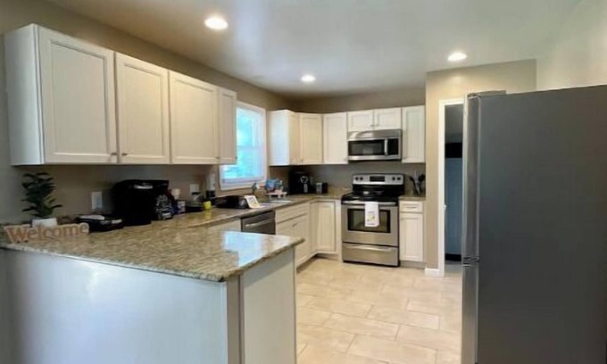 Portsmouth Casa | Hidden Gem A Comfortable 4bedroom home with a fenced-in yard.