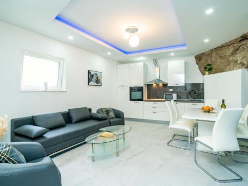 Molunat Apartamento | Hidden Gem Apartment - Two Bedroom Apartment with Terrace and Sea View