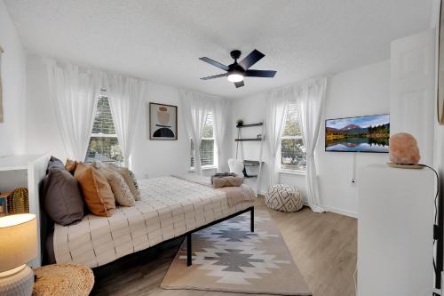 Jacksonville Beach Casa | {Hidden Gem} Beach Home Blocks from Ocean +6 Bikes
