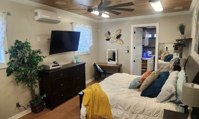 Panama City Beach Apartamento | Hidden Gem Guest House, 15min Pier Park, 5 min Beach & Publix Sports Complex