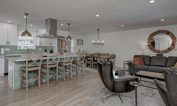 Littleton Casa | Hidden Gem - Ideal 4 Bedroom Centennial House