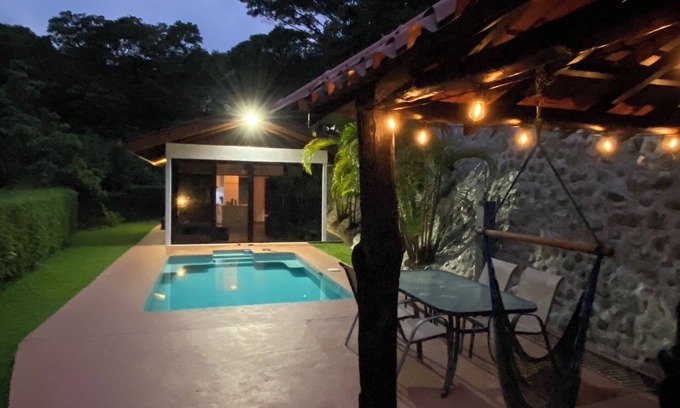 Playa Tortuga Casa | Hidden Gem in Ojochal - Walking distance to everything!