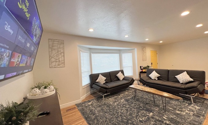 West Valley City Casa | Hidden Gem in Quiet Neighborhood
