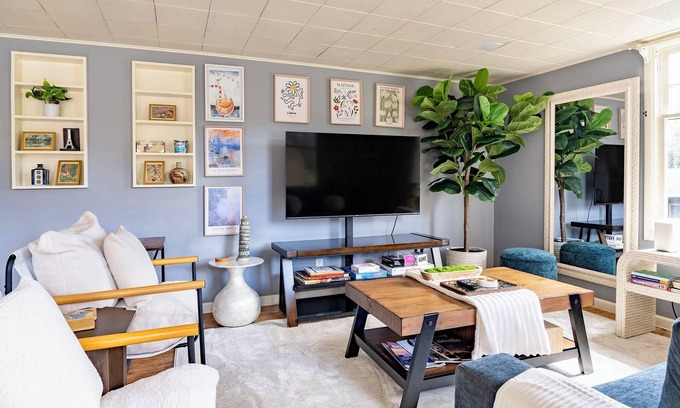 Downtown Casa | Hidden gem in vibrant downtown Redmond mins/ from Microsoft Marymoor,Woodinville