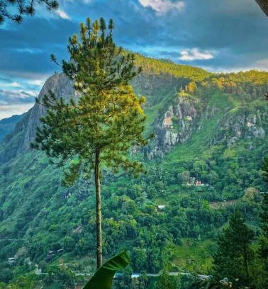 Ambagollapathana Hotel | Hidden Gem Inn