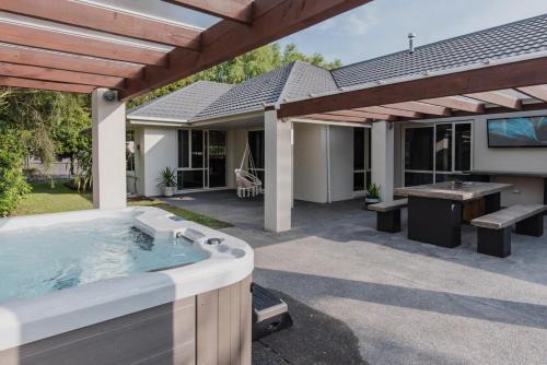 Halswell Casa | Hidden Gem of Christchurch - Sleeps 13