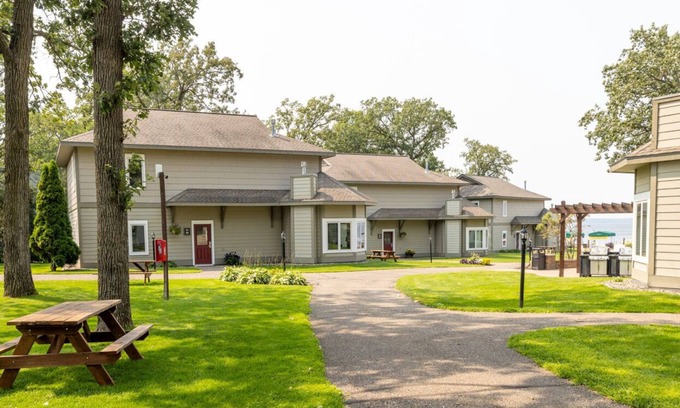 Nisswa Condominio | Hidden Gem on Gull Lake w/ large playground for families