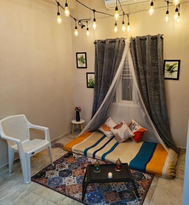 Banjara Hills Apartamento | Hidden Gem - Private 1BHK, Fully Furnished Elegant Stay with Indoor Canopy & Fast Wi-Fi