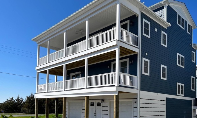 Milford Casa | Hidden Gem, Relax, Water Views, Bay Breezes Elevator & Decks & Hot Tub