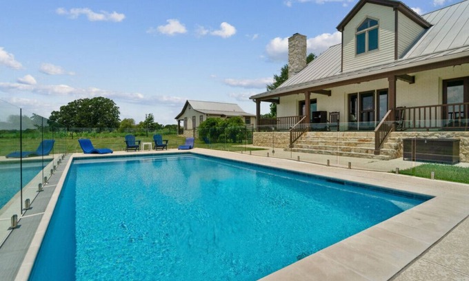 New Ulm Casa | Hidden Gem: Spacious Countryside Retreat w/ Pool