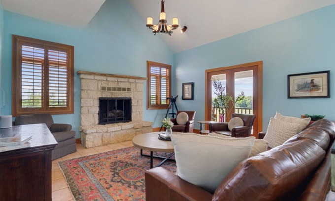 New Ulm Casa | Hidden Gem: Spacious Countryside Retreat w/ Pool