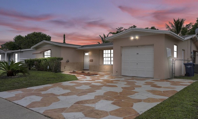 Lauderhill Casa | HIDDEN GEM! Spacious 4BR/2B Home W/ Pool and Garage