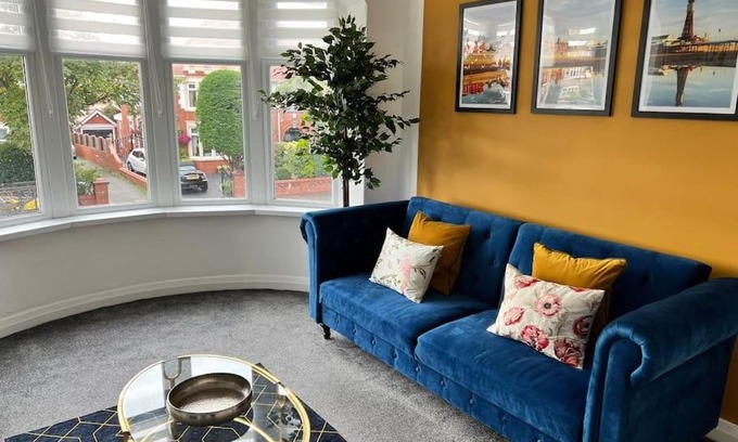 South Shore Apartamento | Hidden Gem w/parking Short walk to Pleasure Beach