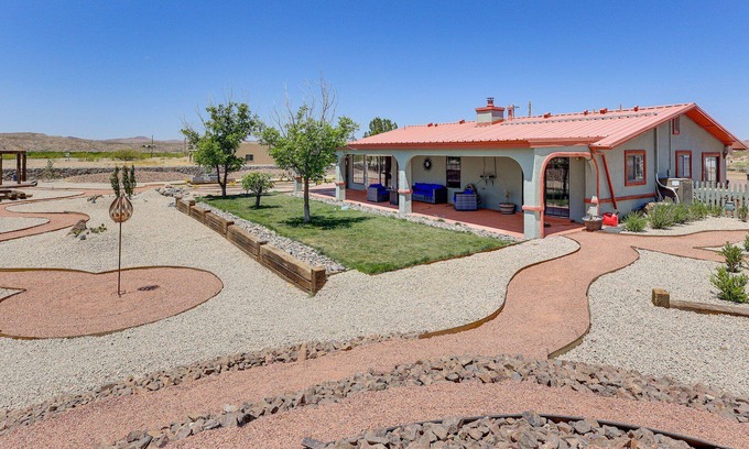 Radium Springs Casa | Hidden gem walking distance to State Park