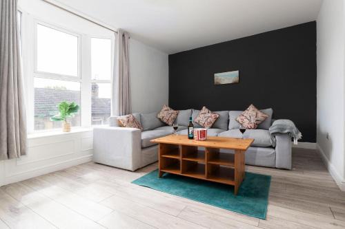 Loftus Apartamento | Hidden Gem with bags of space. 3 Bed Town House