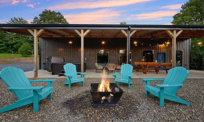 Smithville Cabina | Hidden Hills Hideaway- Broken Bow/Hochatown- 2bd