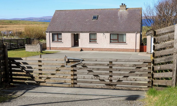 Isle of Lewis Casa | HIDDEN HOUSE HEBRIDES, pet friendly, with open fire in Stornoway