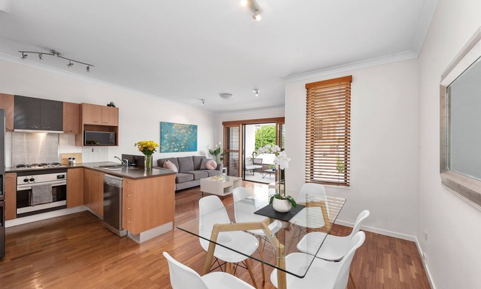 New Farm Apartamento | Hidden in New Farm ~ 1 Bed/1 Bath /1 Car/Views