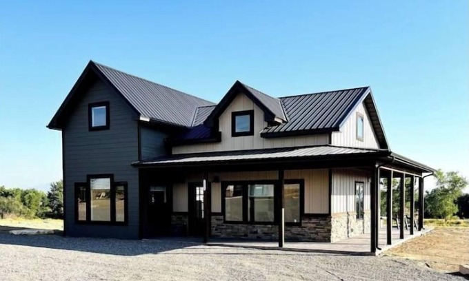 Montrose County Casa | Hidden Ivancie Cabin on Vineyard with Hot Tub