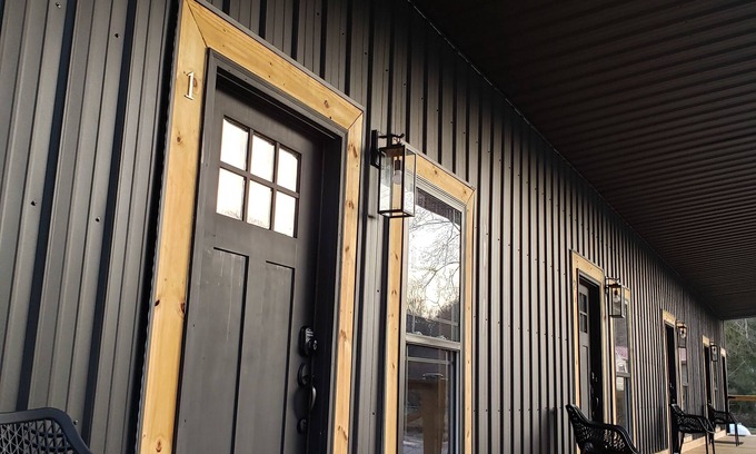 Dingess Apartamento | Hidden Jewell - Full Cabin 4 Studio Suites - 9BD / 4BA sleeps 15 on Outlaws