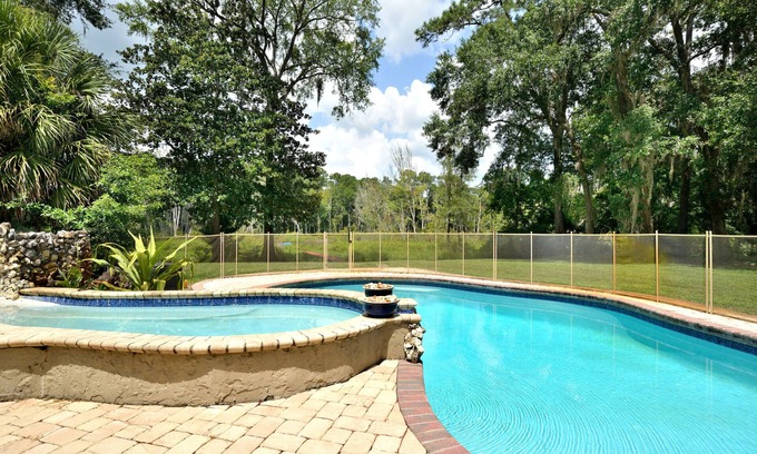 Gainesville Casa | Hidden Lake Vacation Club AND Carriage House - Sleeps 18!