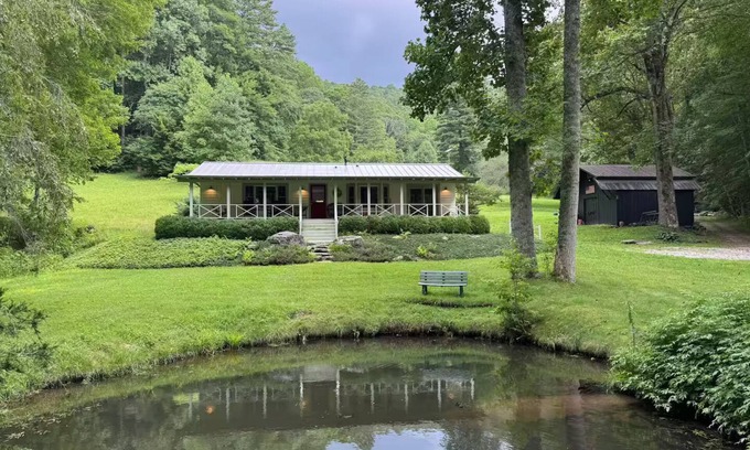 Franklin Casa | Hidden Meadow Mountain Cottage w/ Farm Animals