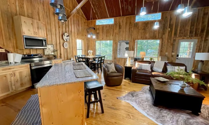 Abbeville Cabina | Hidden Oaks Cozy Cabin #5