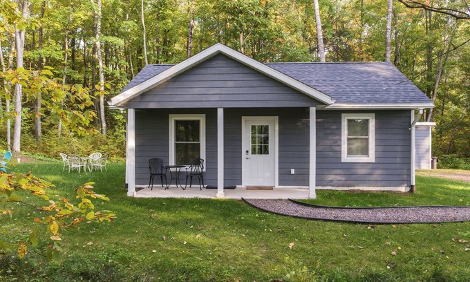 Hayward Cabina | "Hidden Oasis" Cozy 2BR Cabin in the Woods