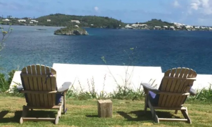 Bailey's Bay Apartamento | Tranquilo y escondido con vistas al agua sin obstáculos