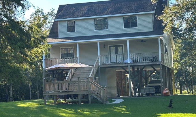 Biloxi Casa | Hidden Treasure Charming 4-bedroom river house on the Biloxi River
