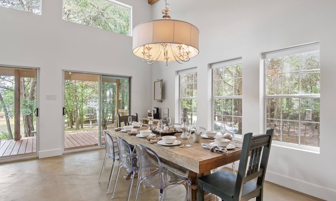 Red Oak Casa | Hidden Valley Ranch. Relax and enjoy this secluded 27 acre ranch.