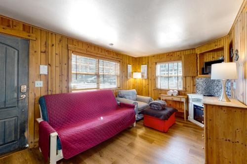 Downtown Cannon Beach Casa | Hidden Villa Cottage #1 - The Nautical Cottage