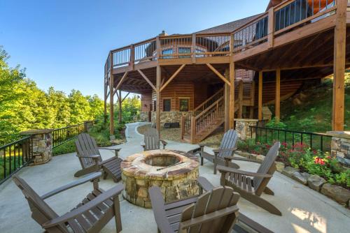 Black Mountain Casa | Hidden Vista Lodge hot tub game room views!