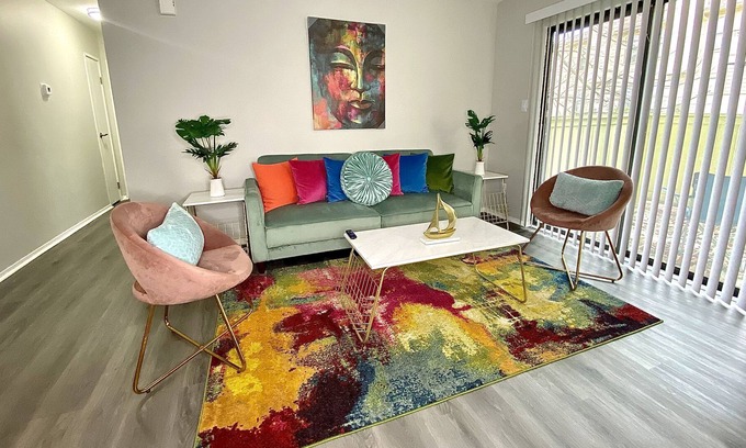 St. Charles Apartamento | HiddenJewel*FirePlace*KingBed*InviteLongTermStays-10 min from StreetsofStCharles