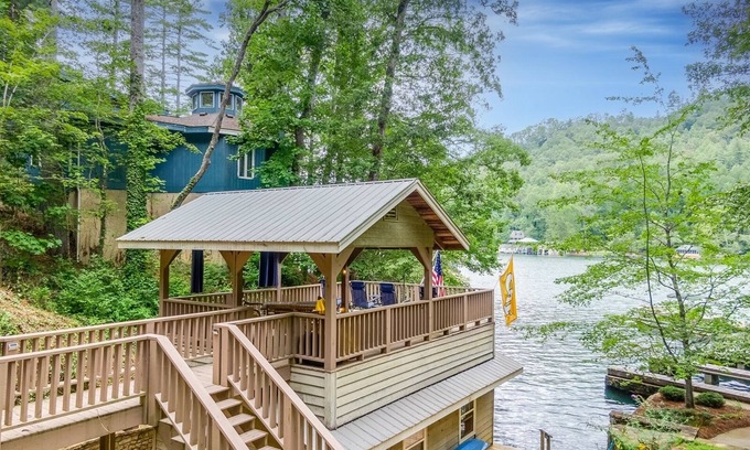 Tiger Casa | Hide-A-Way Cove – Luxury Lakefront Retreat on Lake Burton