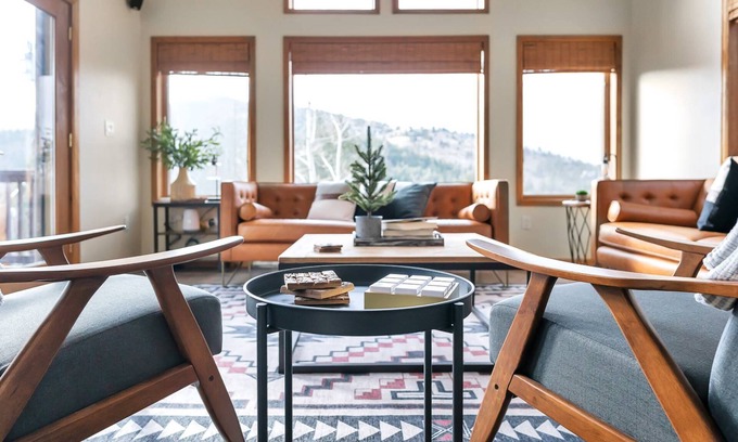Evergreen Casa | Hide-A-Way in Evergreen. Private Hot Tub Pets Welcome