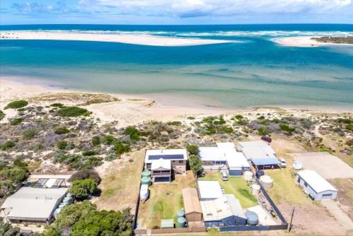 Nangkita Casa | Hide Away at the Murray Mouth