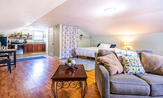 Decatur Apartamento | Hideaway apartment tucked into Historic District