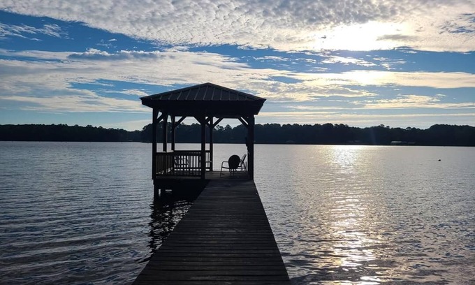 Hawkins Cabina | HIDEAWAY en HAWKINS !! East Texas LAKEFRONT Cabina en los árboles! NUEVA CUBIERTA '19
