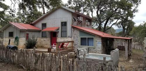 Uvalde Casa | Hideaway Cabin cabin