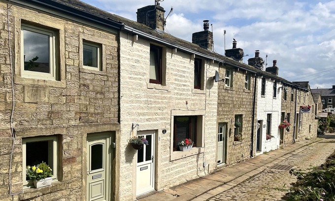 Barnoldswick Cabaña | HIDEAWAY COTTAGE, character holiday cottage in Barnoldswick