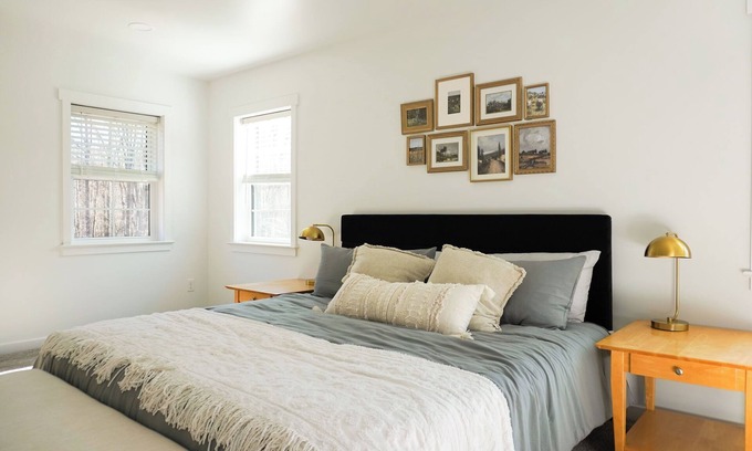 Morgantown Casa | Hideaway Cottage