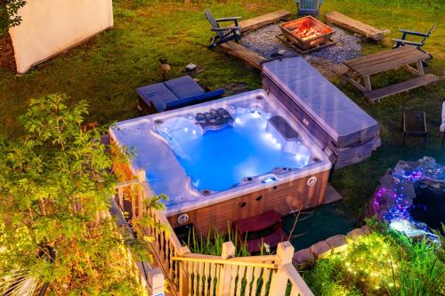 Bushkill Casa | Hideaway Hot Tub Sunna Lake Kayaks Pool