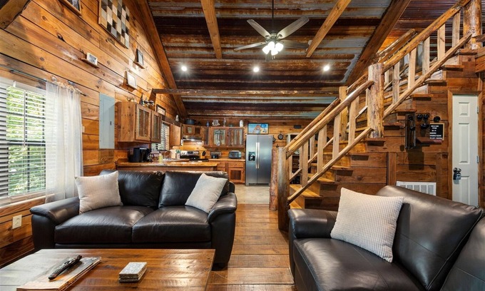 Trenton Casa | Hideaway Lodge | Rustic w/ Hot Tub | Dog Friendly