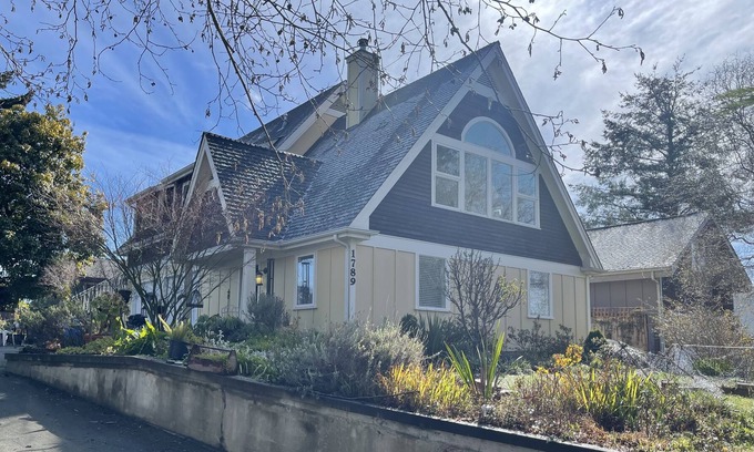 McKinleyville Casa | Hideaway on a Hill, close to everything.